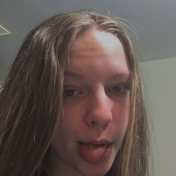 Meet your Posher, Hailey - Picture 1 of 1